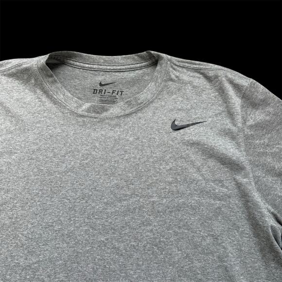 Men's M NIKE Gray Short Sleeve Athletic Tee Shirt Dri-Fit Black Swoosh - Picture 2 of 4